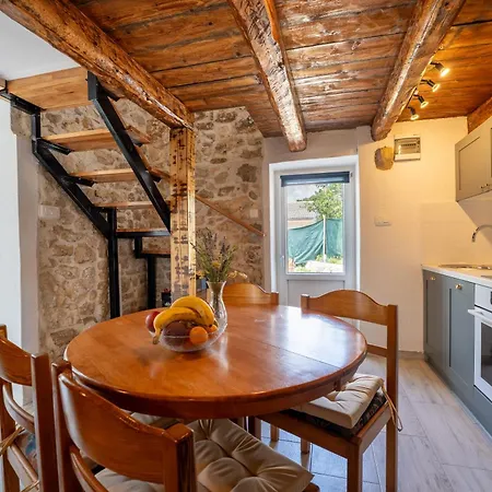 Holiday home Kuca Za Odmor Nikola Zadar